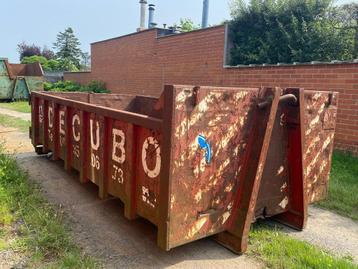 Container rood beschikbaar voor biedingen