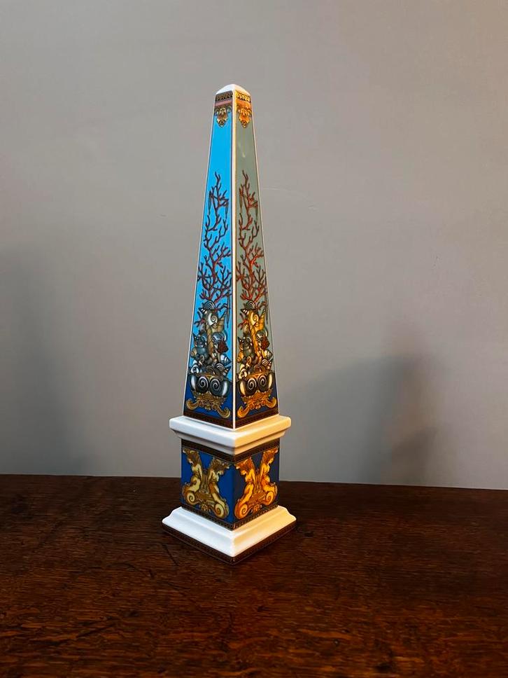 Rosenthal ism Versace – “Les Trésors de la Mer” – obelisk –, Antiek en Kunst, Kunst | Designobjecten, Ophalen of Verzenden