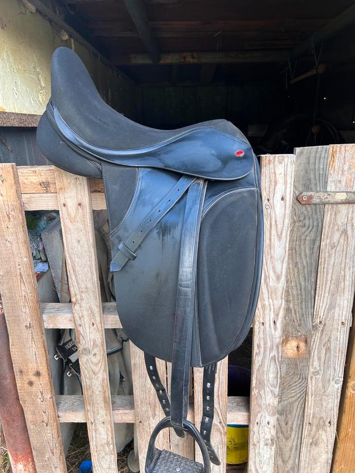 Thorowgood dressuurzadel 17”, Dieren en Toebehoren, Paarden en Pony's | Zadels, Zo goed als nieuw, Dressuur, Ophalen