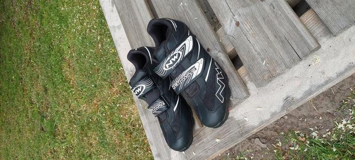 Bijna nieuwe fiets schoenen Northwave Spike Pro maat 44, Sports & Fitness, Cyclisme, Comme neuf, Vêtements, Enlèvement