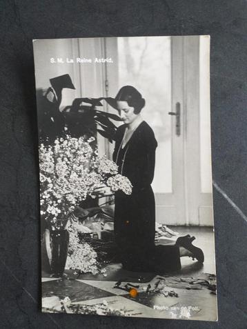 Ancienne photo carte postale de la reine Astrid