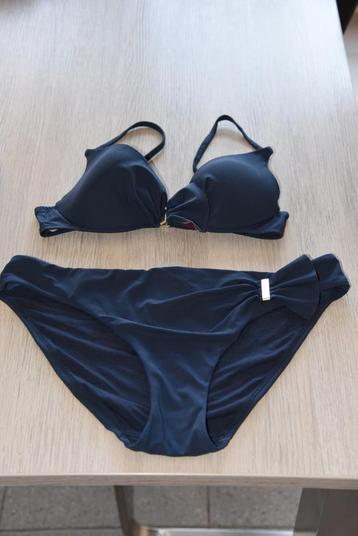 Zeer mooie bikini Chantelle, donkerblauw. Zeer goede staat beschikbaar voor biedingen