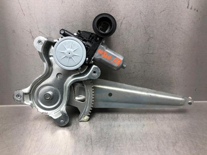 RAAMMECHANIEK LINKS ACHTER Toyota Verso S (01-2010/10-2016), Auto-onderdelen, Ruiten en Toebehoren, Toyota, Gebruikt