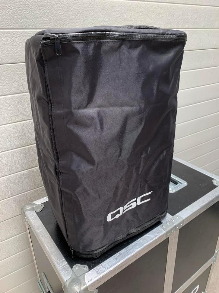 Qsc K10 outdoor cover, Muziek en Instrumenten, Behuizingen en Koffers, Zo goed als nieuw, Ophalen of Verzenden