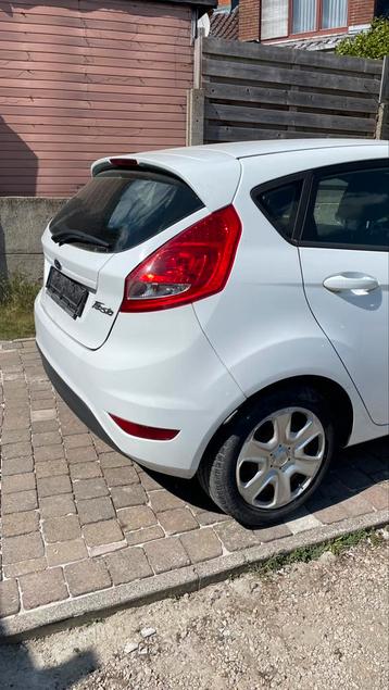 Ford Fiesta essence, Achat, Boîte manuelle, Particulier, Fiësta