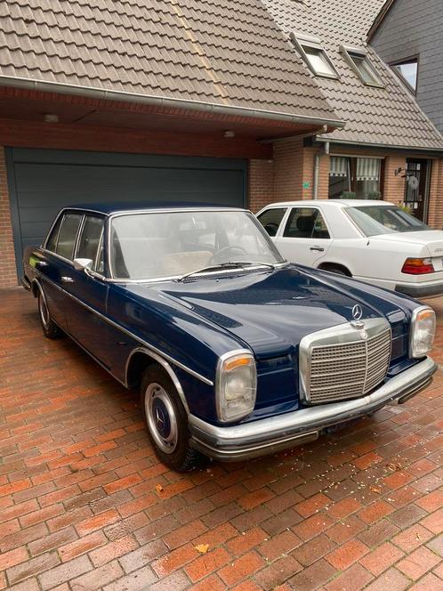 Mercedes w114/8, Autos, Oldtimers & Ancêtres, Particulier, Mercedes-Benz, Essence, Berline, 4 portes, Boîte manuelle, Bleu, Noir