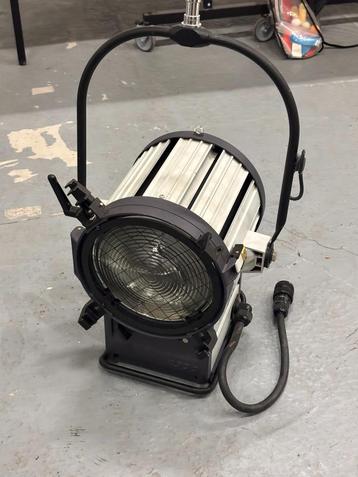 Filmgear 2.5kw Fresnel HMI + reserve balast beschikbaar voor biedingen
