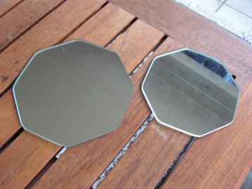 Lot van 2 mooie spiegeltjes om bv. onder kandelaar.  beschikbaar voor biedingen