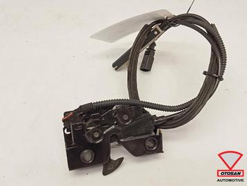 VW Golf 7 VAG Motorkapslot 5G1823509B beschikbaar voor biedingen