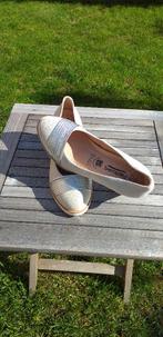 Dames schoenen gebroken wit met zilver, Kleding | Dames, Schoenen, Ophalen, Wit, Nieuw, Schoenen met hoge hakken