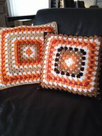 2 retro vintage handgemaakte gehaakte kussens, Huis en Inrichting, Woonaccessoires | Kussens, Ophalen of Verzenden, Zo goed als nieuw