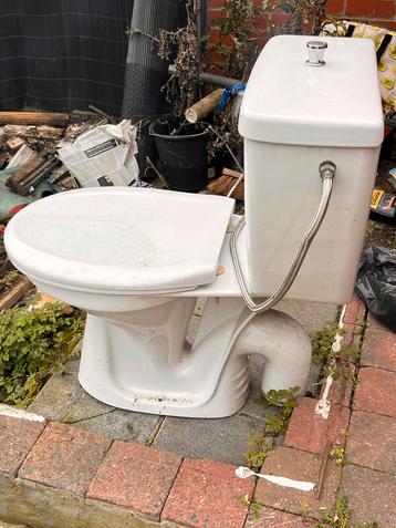 Toilet met Spoelbak beschikbaar voor biedingen
