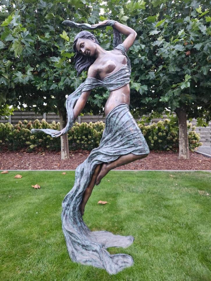 Bronzen levensgrote dame 1,95 m h lage verkoopprijs koopje!!, Tuin en Terras, Tuinbeelden, Zo goed als nieuw, Mensenbeeld, Overige materialen