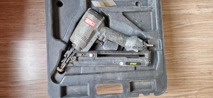 Senco SFN30 pneumatische tacker, Doe-het-zelf en Bouw, Gereedschap | Handgereedschap, Zo goed als nieuw, Ophalen of Verzenden
