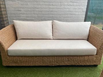 2 Rieten zetels met afneembare kussens beschikbaar voor biedingen