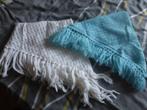 2 mooie fijne driehoekige sjaals met franches, Kleding | Dames, Mutsen, Sjaals en Handschoenen, Ophalen of Verzenden