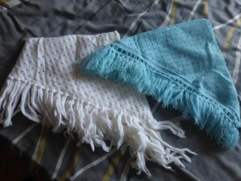 2 mooie fijne driehoekige sjaals met franches, Kleding | Dames, Mutsen, Sjaals en Handschoenen, Ophalen of Verzenden