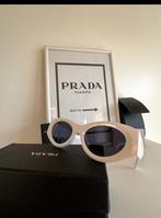 lunettes de soleil prada femme, Handtassen en Accessoires, Zonnebrillen en Brillen | Dames, Ophalen of Verzenden, Zo goed als nieuw