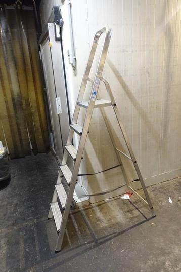 Alumiium trapladder met 6 treden te koop! beschikbaar voor biedingen