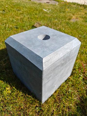 Arduinen sokkel, Enlèvement, Neuf, Pavillon de jardin