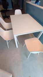 Witte keukentafel met glazen blad en 4 witte stoelen, 100 à 150 cm, Quatre personnes, Verre, Comme neuf