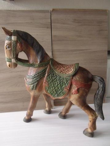 cheval de bois décoration hauteur 46 cm /poids 3,300 kg beschikbaar voor biedingen