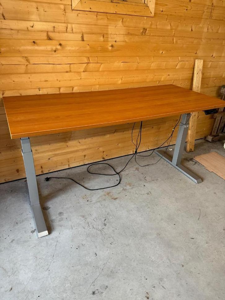 elektrisch in hoogte verstelbare zit/sta bureau, Huis en Inrichting, Bureaus, Zo goed als nieuw, Stabureau, Elektrisch, In hoogte verstelbaar