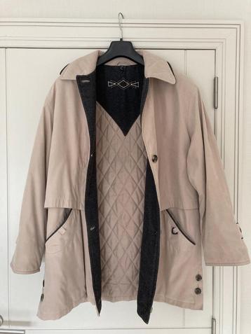 Mooie beige winterjas voor dames, maat 42. Zeer goede staat  beschikbaar voor biedingen