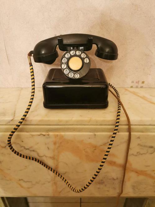Vieux téléphone (70 ans - 1955)., Telecommunicatie, Vaste telefoons | Niet Draadloos, Gebruikt, Bakeliet, Met draaischijf, Ophalen