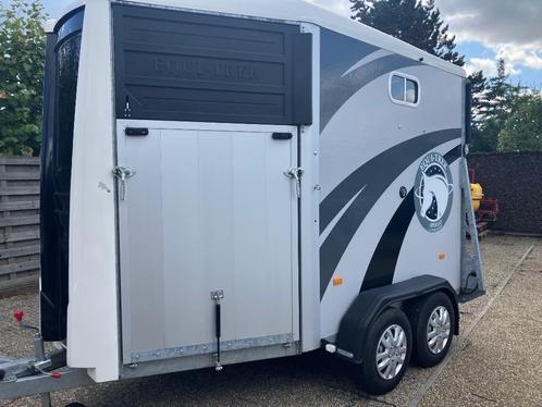 Demo equi-trek, Dieren en Toebehoren, Paarden en Pony's | Trailers en Aanhangwagens, Nieuw, 2-paards trailer, Aluminium, Ophalen of Verzenden