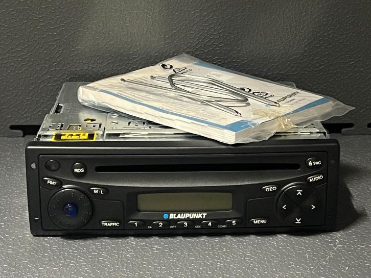Oem daf blaupunkt 1780621 auto radio-cd, Autos : Pièces & Accessoires, Pièces camion, DAF, Intérieur et Revêtement, Utilisé, Enlèvement ou Envoi
