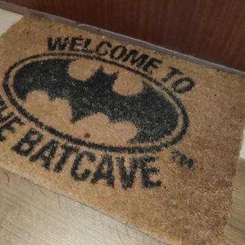 WELCOME TO THE BATCAVE (Batman) Tapis 60 x 40 beschikbaar voor biedingen