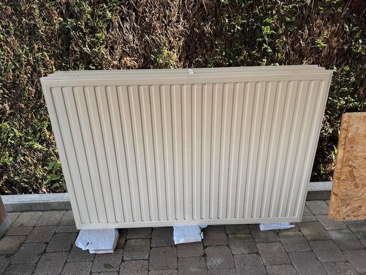 Dubbele radiator / chauffage wit crème 90h - 1m35b - 17d, Doe-het-zelf en Bouw, Verwarming en Radiatoren, Gebruikt, Radiator, 80 cm of meer