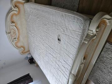 Bed 160 x200 met lattenbodem en matras voor 50 euro Gebruikt beschikbaar voor biedingen
