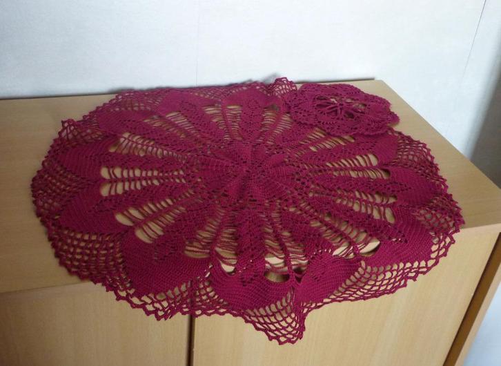 Set van 2 bordeaux gehaakte onderleggers tafelkleed, Huis en Inrichting, Tafelkleden, Binnen, Ophalen of Verzenden