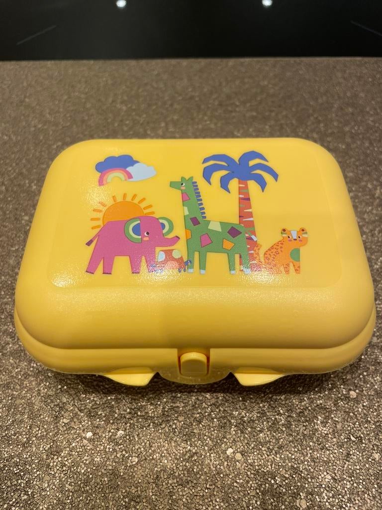 Boîte à collation Tupperware de taille moyenne, Maison & Meubles, Cuisine| Tupperware, Neuf, Autres types, Jaune, Enlèvement ou Envoi