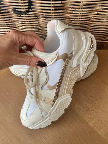 Sneakers Guess wit goud 37 beschikbaar voor biedingen