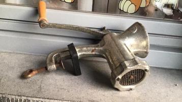 Vleesmolen beschikbaar voor biedingen