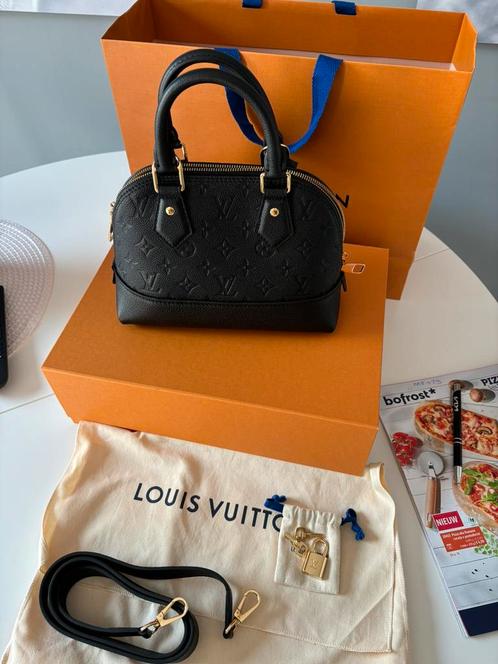 Gloednieuwe louis Vuitton Alma Emprente BB + factuur, Bijoux, Sacs & Beauté, Sacs | Sacs Femme, Neuf, Sac à main, Noir, Enlèvement