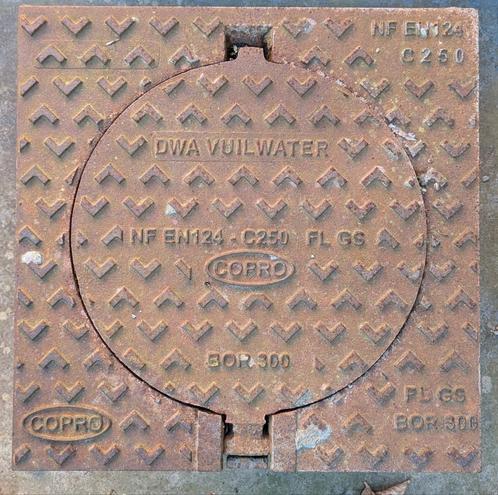 Putdeksels in gietijzer - 3 stuks (per stuk of samen), Doe-het-zelf en Bouw, Buizen en Afvoer, Gebruikt, Afvoer, Overige materialen