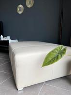 Lederen poef met wieltjes, Huis en Inrichting, Zetels | Voetbanken en poefs, Ophalen, Zo goed als nieuw