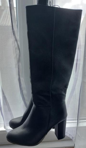 bottes noires neuves  P 40  beschikbaar voor biedingen