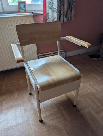 Chaise percée. beschikbaar voor biedingen