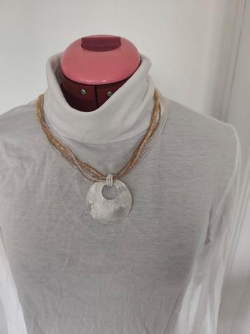 Collier moderne avec pendentif en nacre, perles de rocaille  beschikbaar voor biedingen
