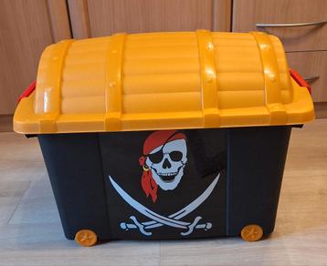 Piratenkist op wieltjes  beschikbaar voor biedingen