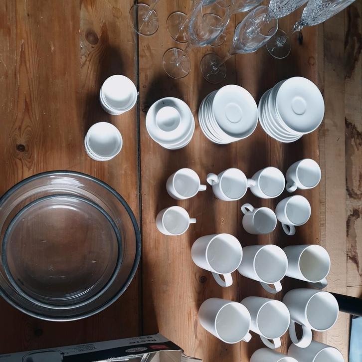 Vaisselle et friteuse à donner, Huis en Inrichting, Woonaccessoires | Overige, Ophalen