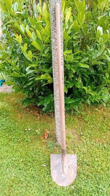 2 soorten schoppen: puntig of rond (zie foto) beschikbaar voor biedingen