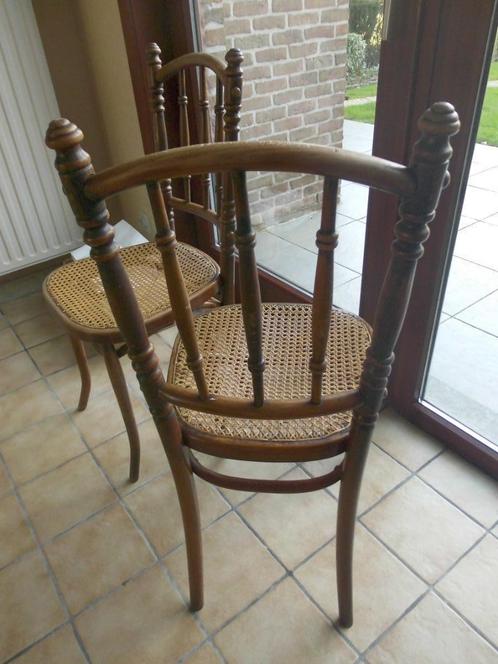 2 antieke Thonet stoelen, Antiek en Kunst, Antiek | Meubels | Stoelen en Sofa's, Ophalen