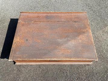 Vintage lessenaar beschikbaar voor biedingen