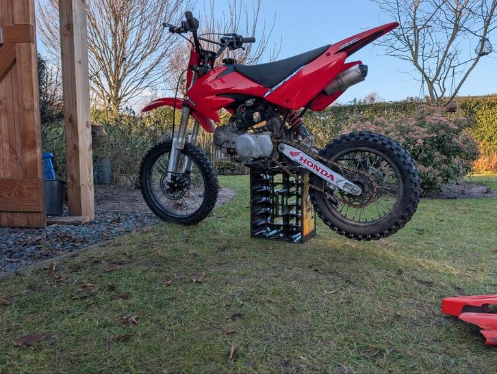 Honda crf70 met 140cc blok, Fietsen en Brommers, Brommers | Crossbrommers, Zo goed als nieuw, Honda, Ophalen